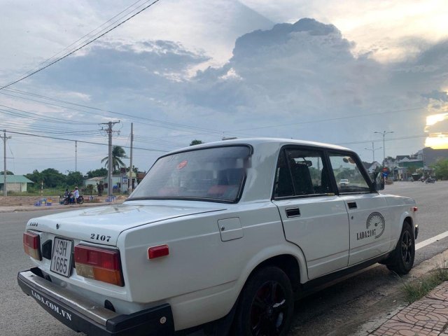 Cần bán lại xe Lada 2107 năm 1989, màu trắng, xe nhập0