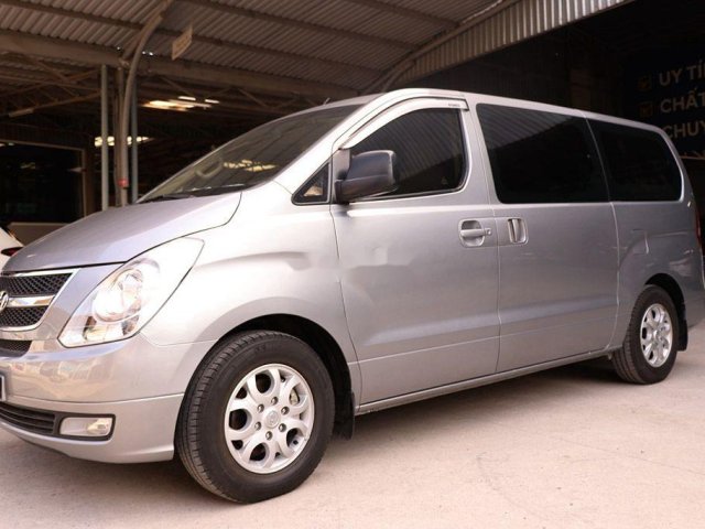 Bán Hyundai Grand Starex sản xuất 2015, màu bạc, nhập khẩu