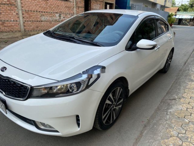 Bán Kia Cerato MT 2018, màu trắng chính chủ