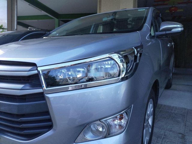 Cần bán gấp Toyota Innova sản xuất năm 2017 còn mới, giá 565tr0