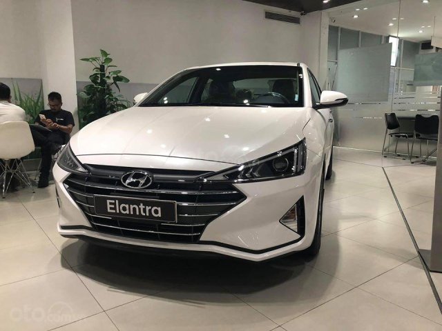 Hyundai Elantra 1.6 AT thời điểm vàng mua xe giảm thuế trước bạ0