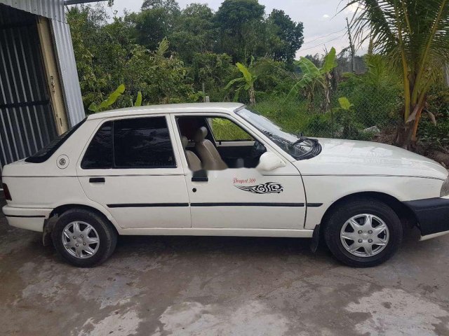 Cần bán lại xe Peugeot 309 năm sản xuất 1989, màu trắng, nhập khẩu0