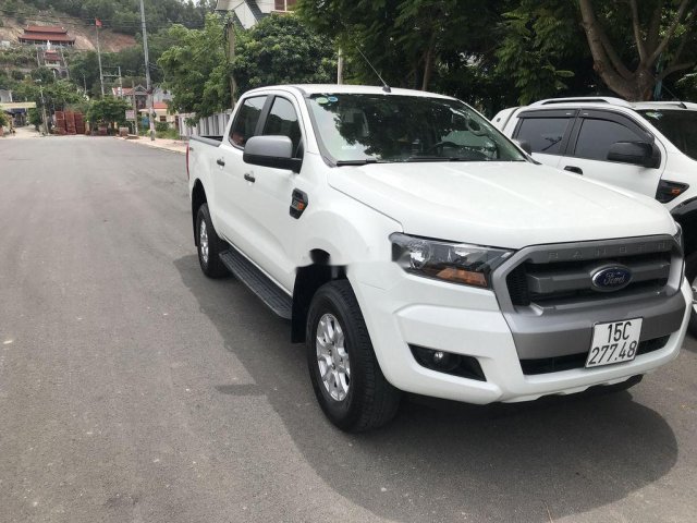 Bán ô tô Ford Ranger XLS 2.2AT sản xuất 2017, màu trắng, nhập khẩu