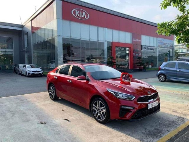 Cần bán lại xe Kia Cerato 2.0AT sản xuất năm 2019, màu đỏ số tự động0