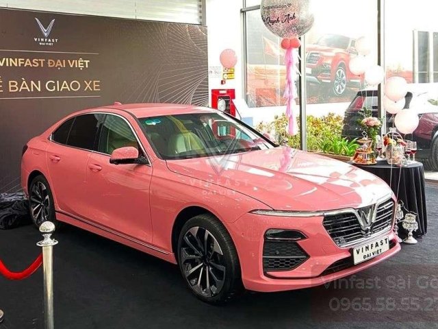 Xe VinFast LUX A2.0 màu hồng sang trọng chính hãng