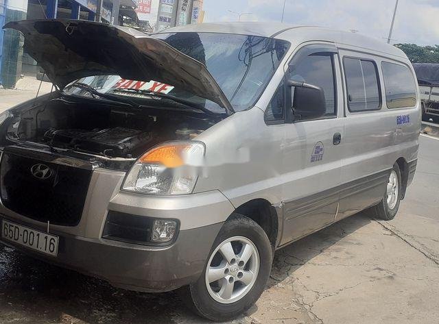 Bán Hyundai Starex đời 2004, màu xám, nhập khẩu nguyên chiếc