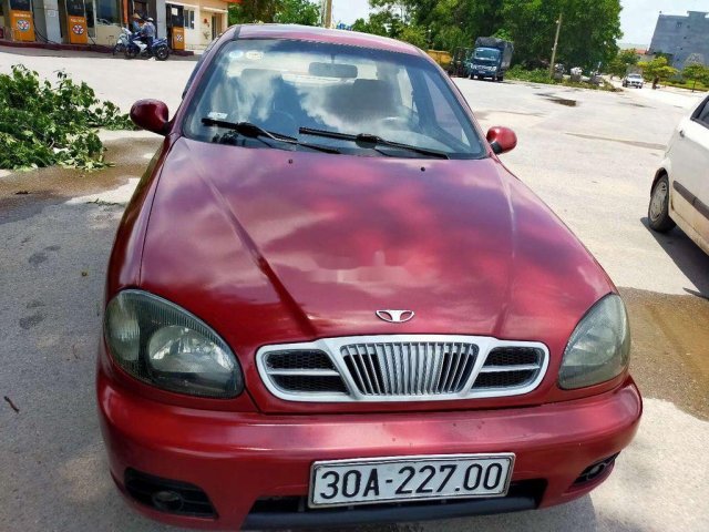 Gia đình bán Daewoo Lanos 2003, màu đỏ