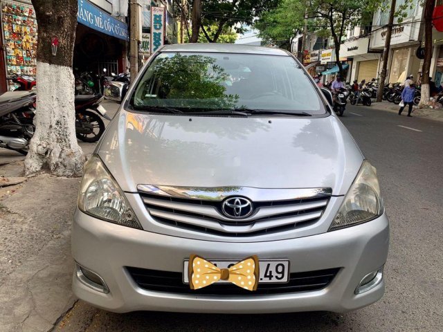 Cần bán gấp Toyota Innova G đời 2009, màu bạc xe gia đình, giá chỉ 345 triệu0