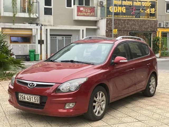 Cần bán Hyundai i30 năm 2011, màu đỏ, xe nhập0