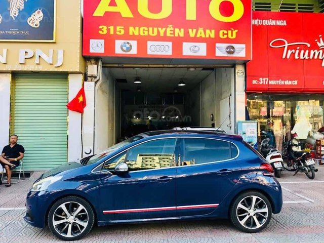 Cần bán xe Peugeot 208 sản xuất 2015, màu xanh, nhập khẩu0