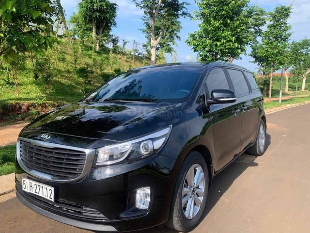 Cần bán xe Kia Sedona 3.3 AT sản xuất năm 2016, màu đen 0