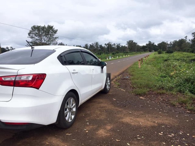 Bán xe Kia Rio 2017, màu trắng, nhập khẩu nguyên chiếc xe gia đình