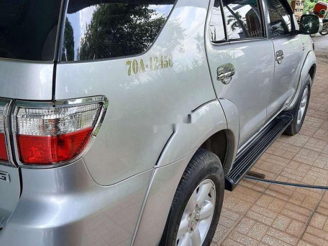 Bán ô tô Toyota Fortuner 2011, màu bạc còn mới, 570tr