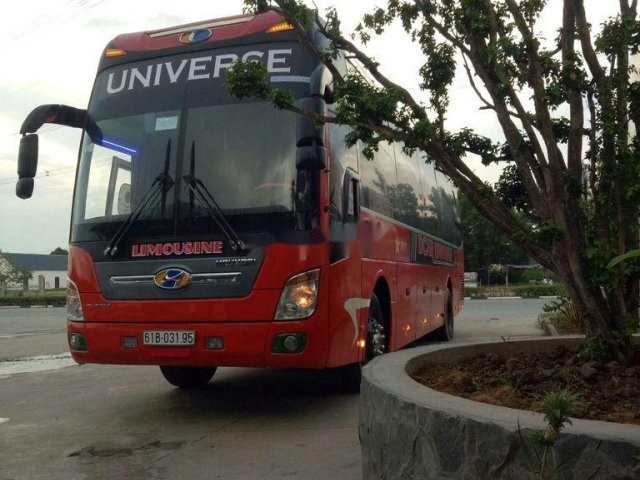 Bán Hyundai Universe sản xuất năm 2011, màu đỏ, 379 triệu0