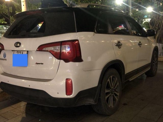 Bán ô tô Kia Sorento 2.4 GATH năm 2015, màu trắng còn mới, giá 597tr