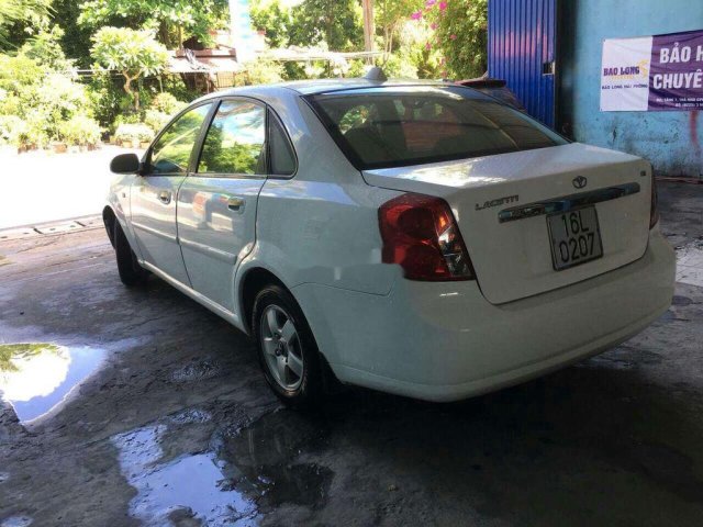 Cần bán lại xe Daewoo Lacetti năm 2006, màu trắng giá cạnh tranh0