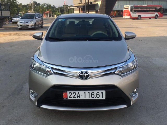 Gia đình cần bán con Vios 2015 E số sàn còn zin, chưa va chạm, xe đầy đủ giấy tờ chính chủ