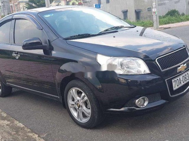 Cần bán gấp Chevrolet Aveo đời 2015, màu đen0