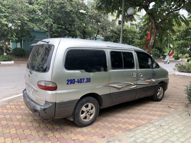 Cần bán Hyundai Starex sản xuất năm 2009, màu bạc, xe nhập 