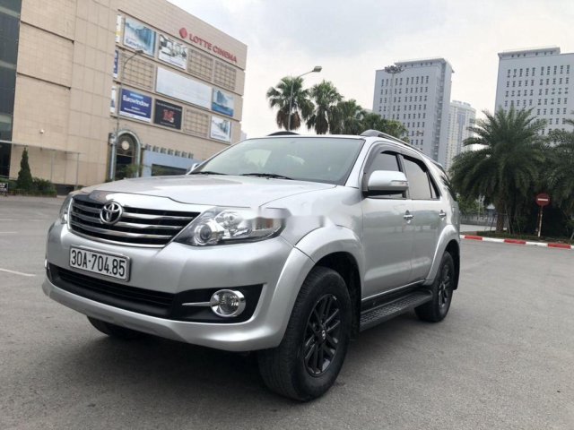 Gia đình bán xe Toyota Fortuner V năm 2015, màu bạc  