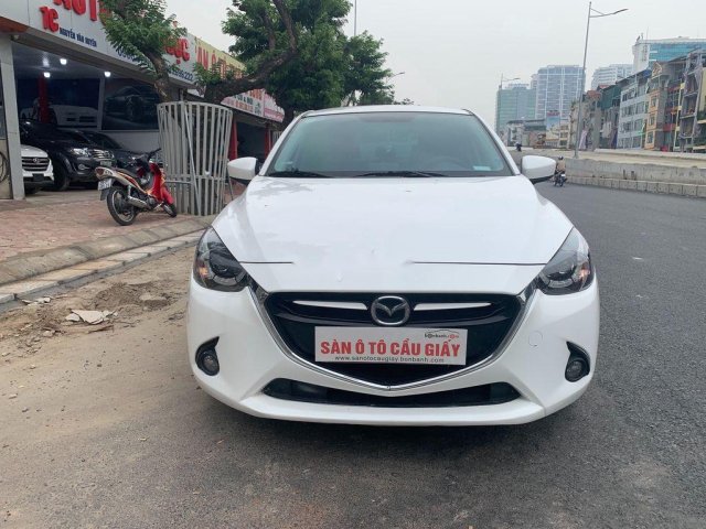 Cần bán gấp Mazda 2 sản xuất năm 2016, màu trắng0