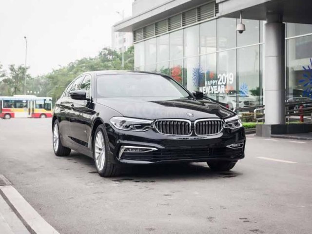 Bán ô tô BMW 530i năm 2019, màu đen, xe nhập