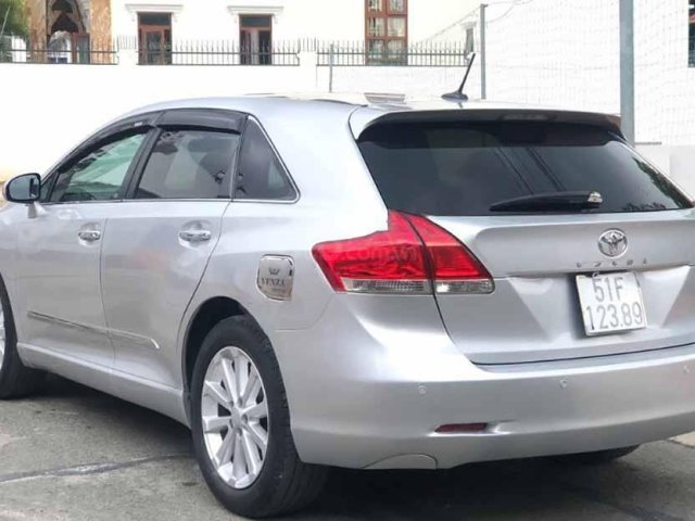 Cần bán gấp Toyota Venza 2.7 đời 2010, màu bạc, xe nhập còn mới 0