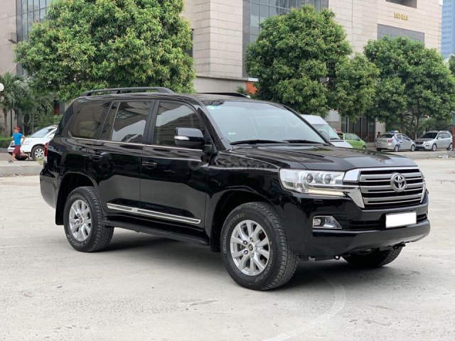 Xe chính chủ bán Toyota Land Cruiser Model 2016, biển Hà Nội, một chủ từ đầu, xe xuất hóa đơn tên công ty giá trị cao0