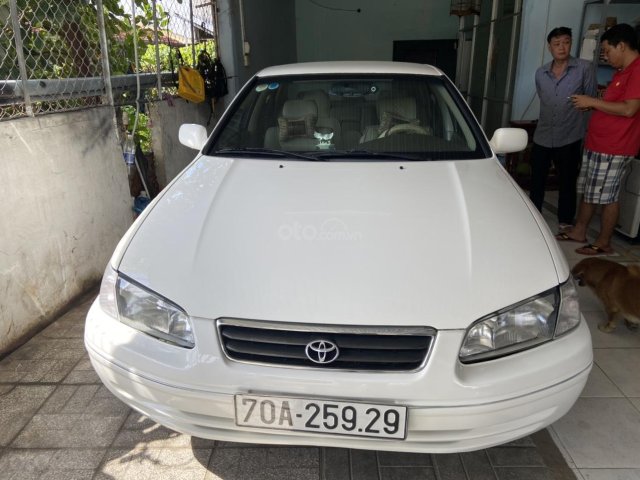 Cần bán xe Toyota Camry năm 1999, màu trắng nhập khẩu nguyên chiếc giá tốt 215 triệu đồng0