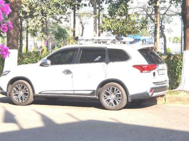 Cần bán xe Mitsubishi Outlander 2.0CVT năm 2017, màu trắng, nhập khẩu nguyên chiếc còn mới