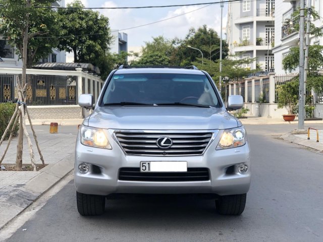 Cần bán Lexus LX 570 đời 2010, màu bạc, nhập khẩu còn mới0