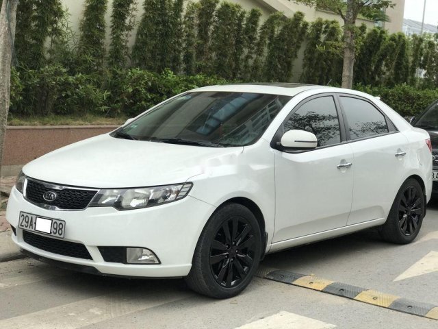 Cần bán xe Kia Forte đời 2012, màu trắng còn mới, 345 triệu