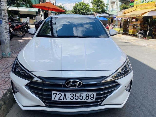 Bán xe Hyundai Elantra 2019, màu trắng giá cạnh tranh