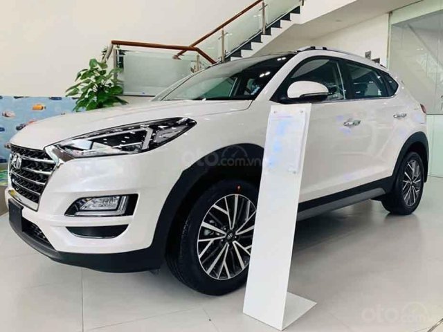 Bán xe Hyundai Tucson sản xuất 2020, màu trắng, giá 925tr0