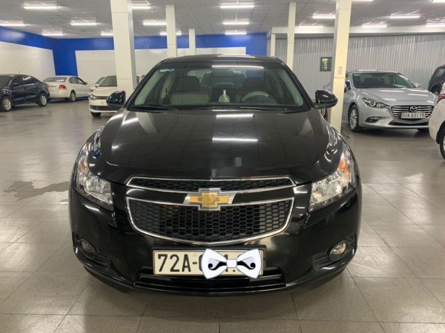 Bán xe Chevrolet Cruze LS năm 2013, màu đen  