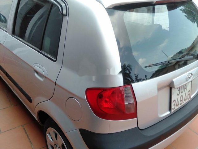 Cần bán gấp Hyundai Getz 2010, màu bạc còn mới0