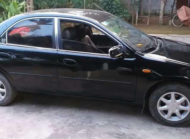 Cần bán gấp Mazda 323 đời 2000, màu đen xe gia đình0