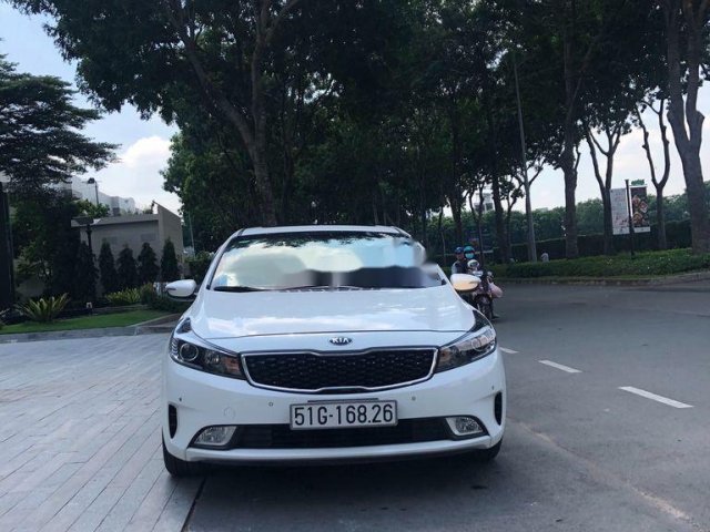 Cần bán gấp Kia Cerato năm 2018 còn mới, giá tốt0