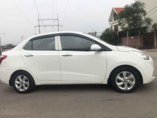 Bán xe Hyundai Grand i10 1.2 AT năm 2017, màu trắng chính chủ, 355 triệu0