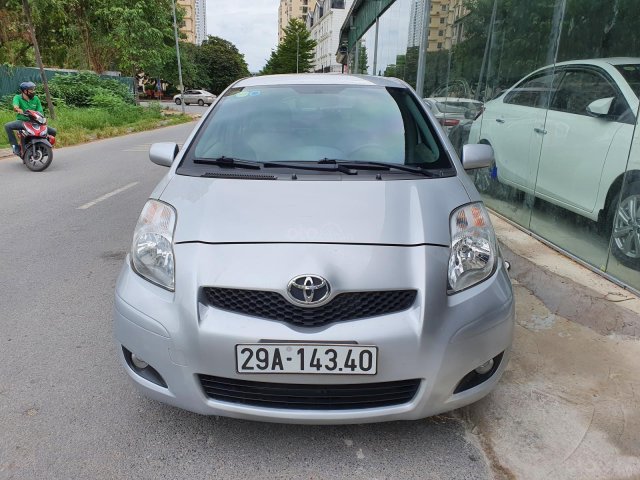 Toyota Yaris 1.3AT SX 2010 màu bạc nhập Nhật