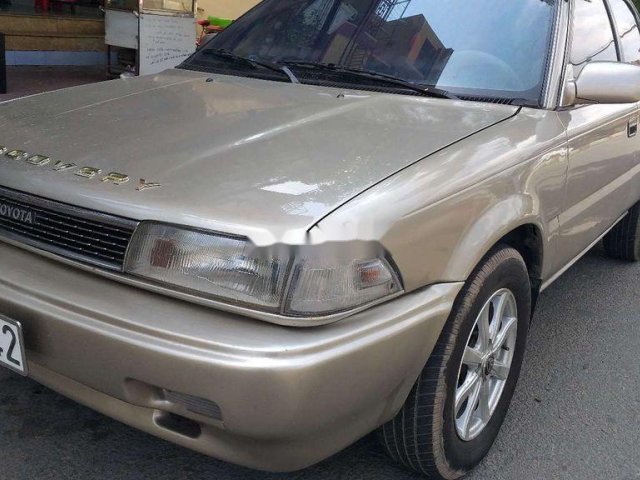 Cần bán Toyota Corolla sản xuất 1990, màu vàng, nhập khẩu0