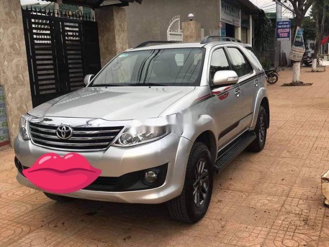 Cần bán xe Toyota Fortuner năm sản xuất 2012, màu bạc 