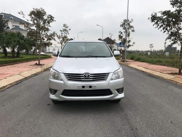 Bán ô tô Toyota Innova 2012, màu bạc0