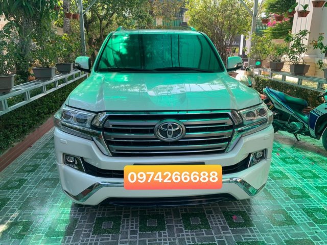 Cần bán Toyota Land Cruiser năm sản xuất 2018, màu trắng, xe nhập0