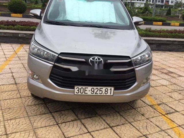 Cần bán xe Toyota Innova E năm 2017, màu bạc chính chủ, giá chỉ 545 triệu0