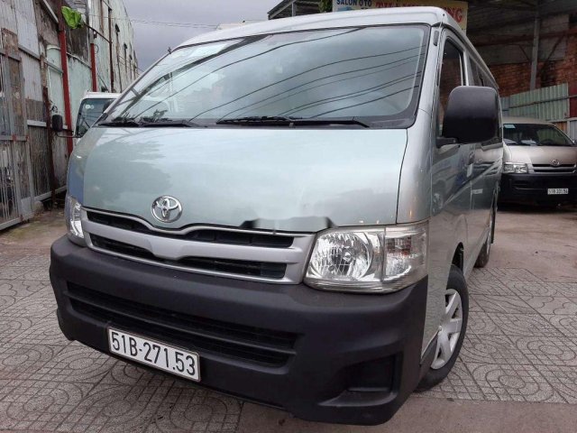 Bán Toyota Hiace sản xuất năm 2011, màu xanh ngọc