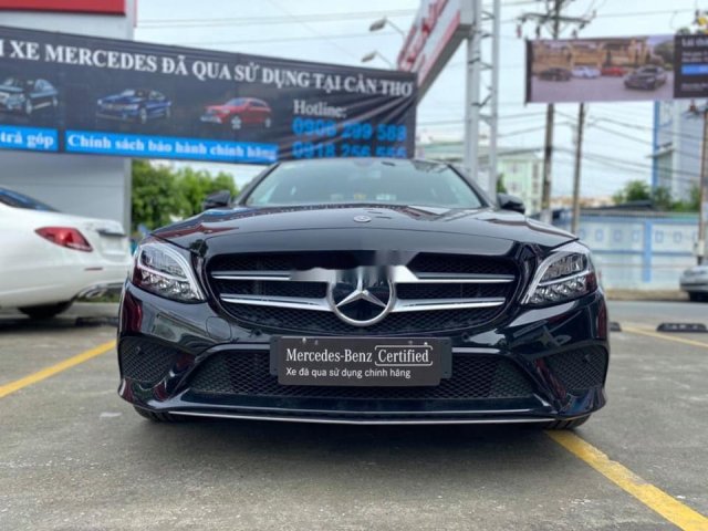 Cần bán xe Mercedes C180 FL sản xuất 2019, màu đen chính chủ