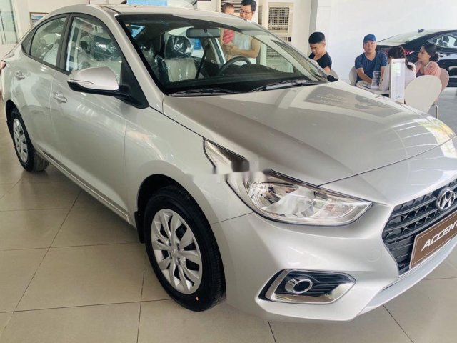 Bán Hyundai Accent sản xuất năm 2020, màu bạc, 418 triệu0