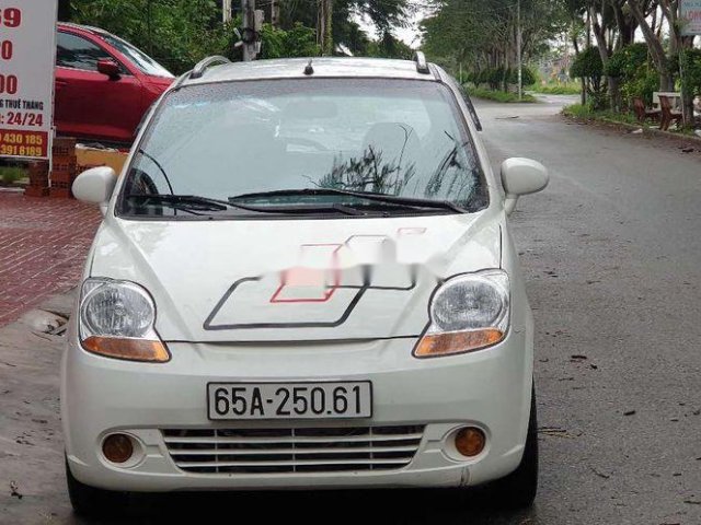 Cần bán Chevrolet Spark sản xuất 2010, màu trắng còn mới 0