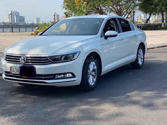 Bán Volkswagen Passat năm 2017, màu trắng, nhập khẩu 